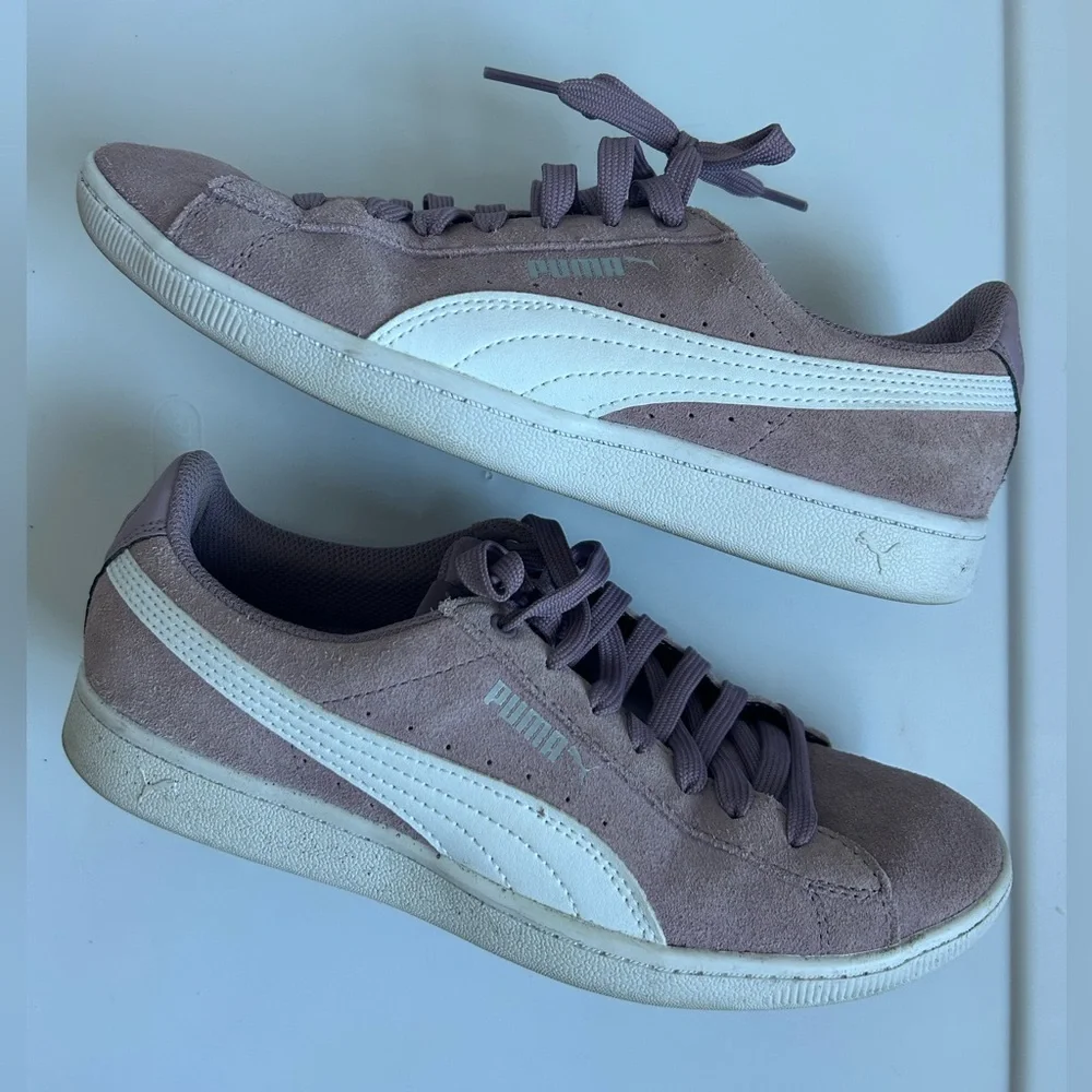 EUC Puma Sneakers